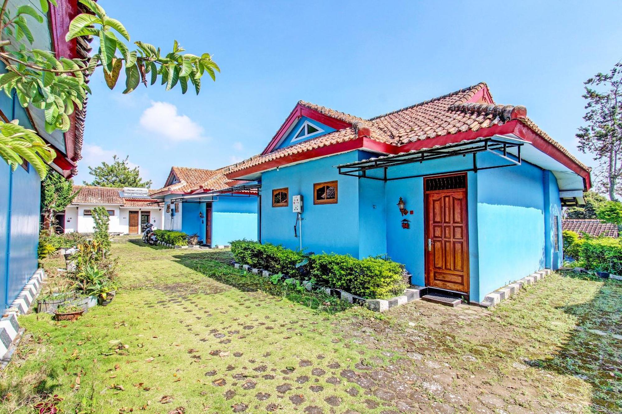 Capital O 91644 Loka Hause Hotel Salatiga Exterior photo