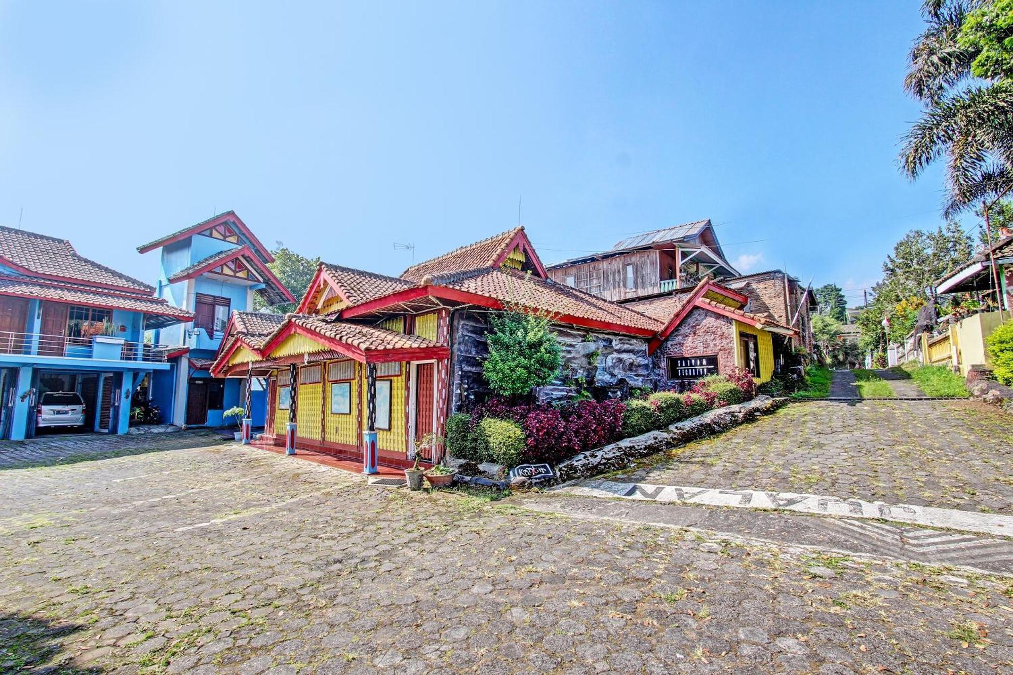 Capital O 91644 Loka Hause Hotel Salatiga Exterior photo